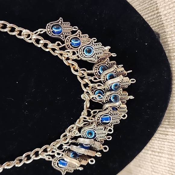 Elegant Silver and Blue evil eye Necklace - Picture 2 of 3
